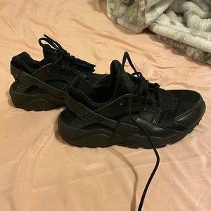 Women’s size 7 black Huaraches
